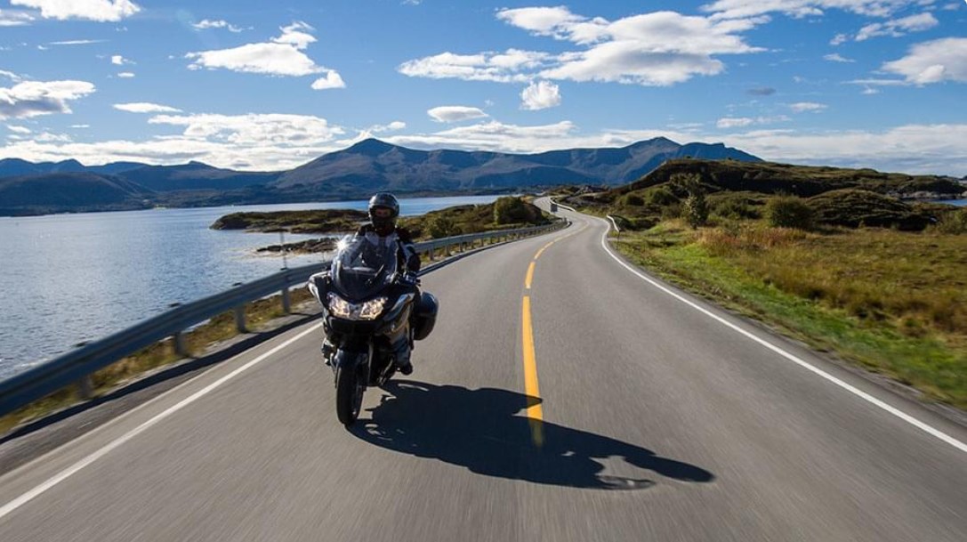 Moto con neumáticos Michelin Pilot Road 4 GT